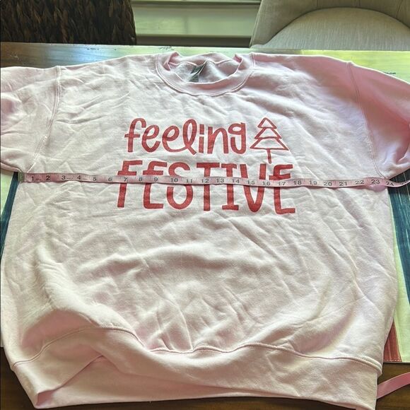 Gildan Pink 'Feeling Festive' Sweatshirt Sz L impeccable - Picture 11 of 12
